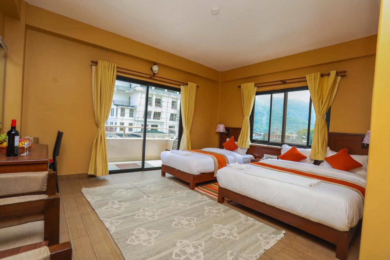 Deluxe Family Room